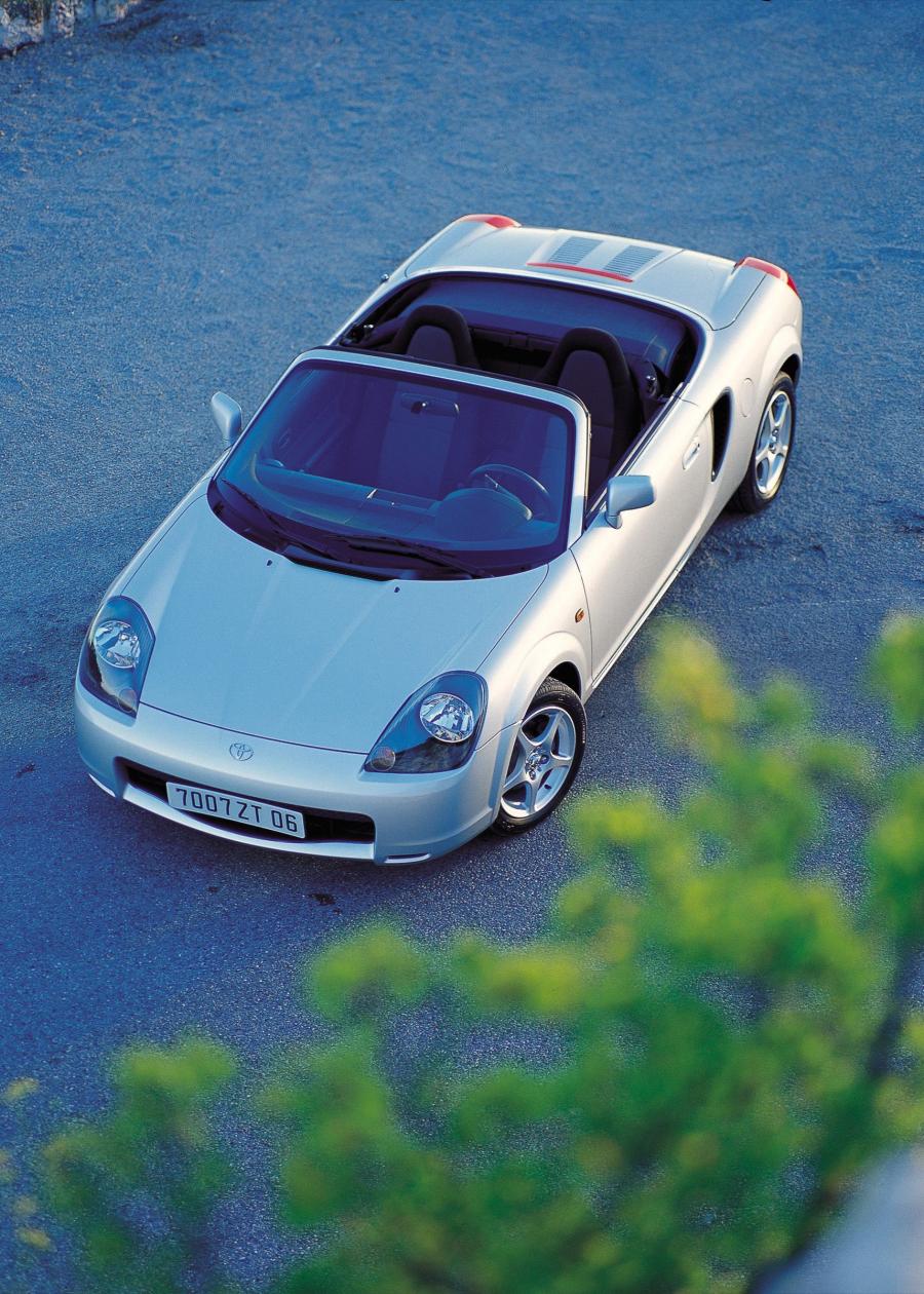  Toyota MR2 1999 года  (фото 31 из 45)